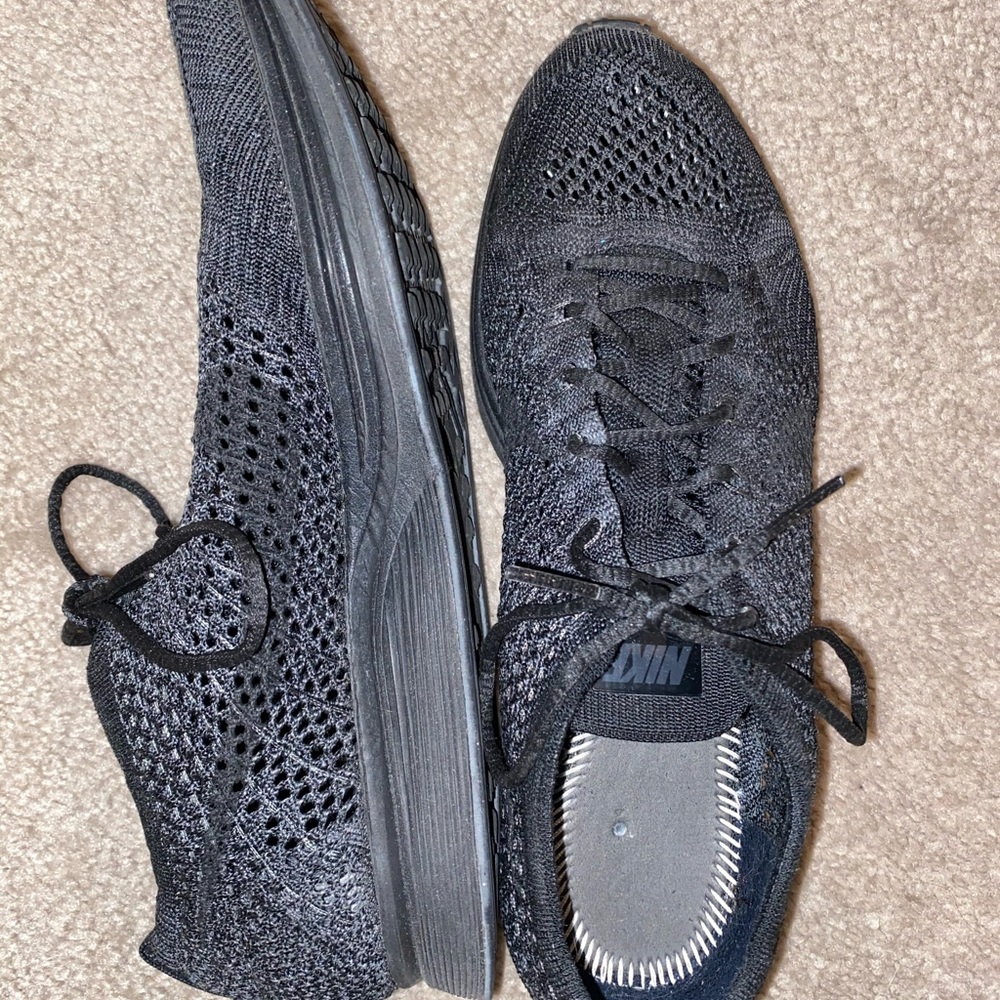 Mens Nike triple black flynit racers